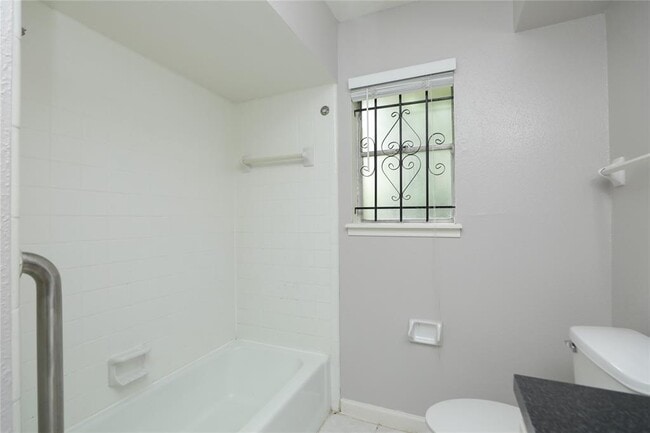 Building Photo - 134 Memory Ln
