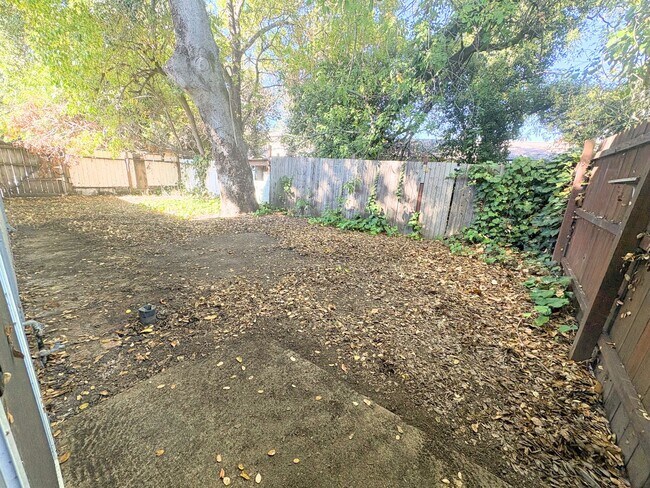 Building Photo - 6123 Montecito Blvd