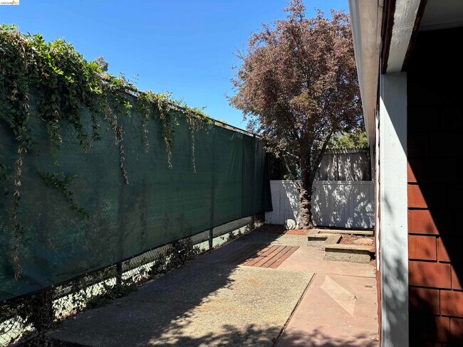 Building Photo - 6449 Embarcadero Dr