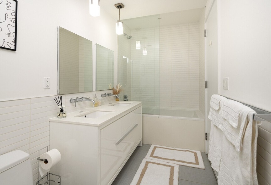 Building Photo - 52 Maiden Ln