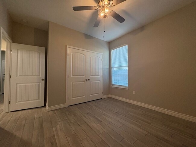 Building Photo - DCR602