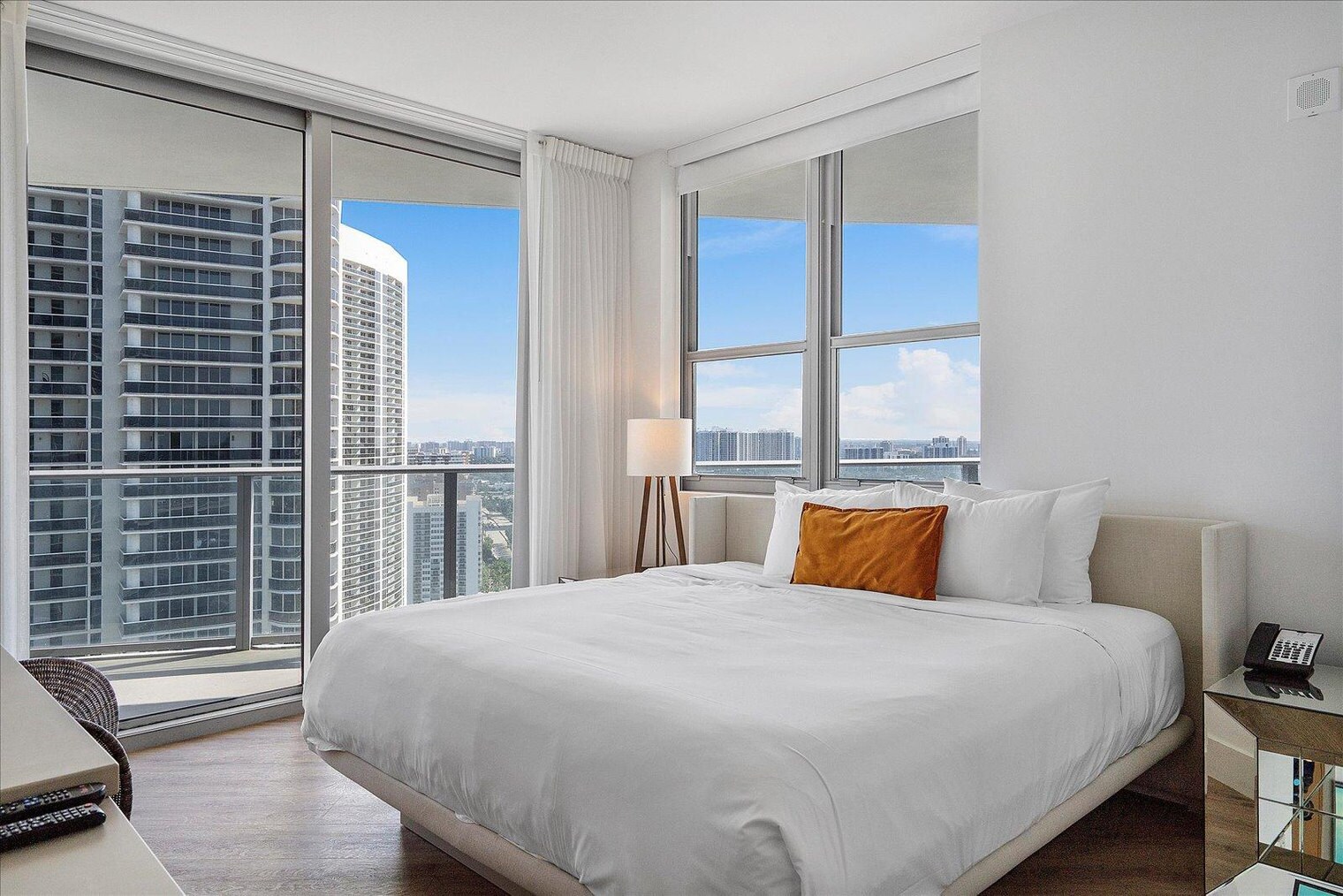 Building Photo - 4011 S Ocean Dr