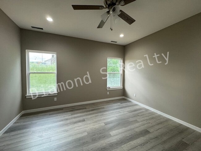 Building Photo - Gorgeous Two-Story Home Available Early July - 4 Bed/2.5 Bath
