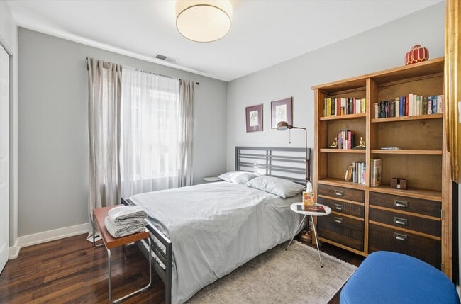 Building Photo - 639 W Elm St