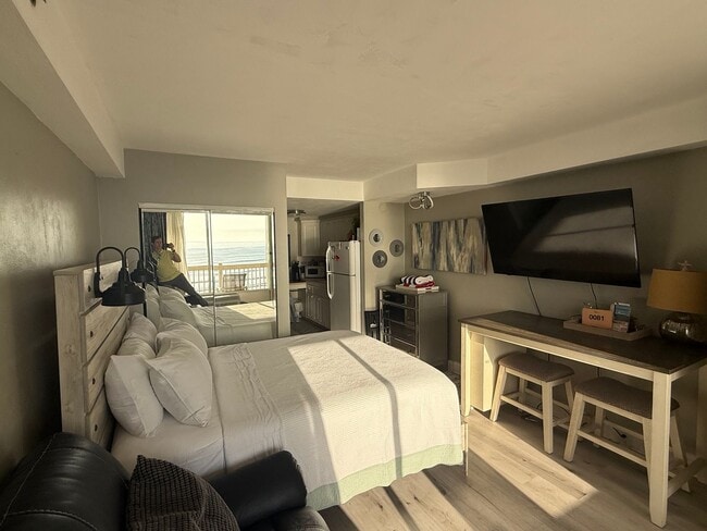 Building Photo - Ocean FRONT Studio! Amazing and must see! DEPOSIT-FREE Renting option thru OBLIGO! Deposit Altern...