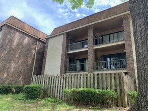 Building Photo - 1855 Poplar Woods Cir W