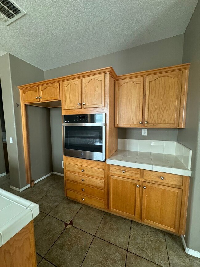 Building Photo - Beautiful Home in the Heart of Perris