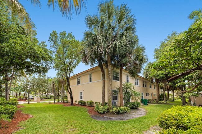 Building Photo - 8401 SW 25th Ct