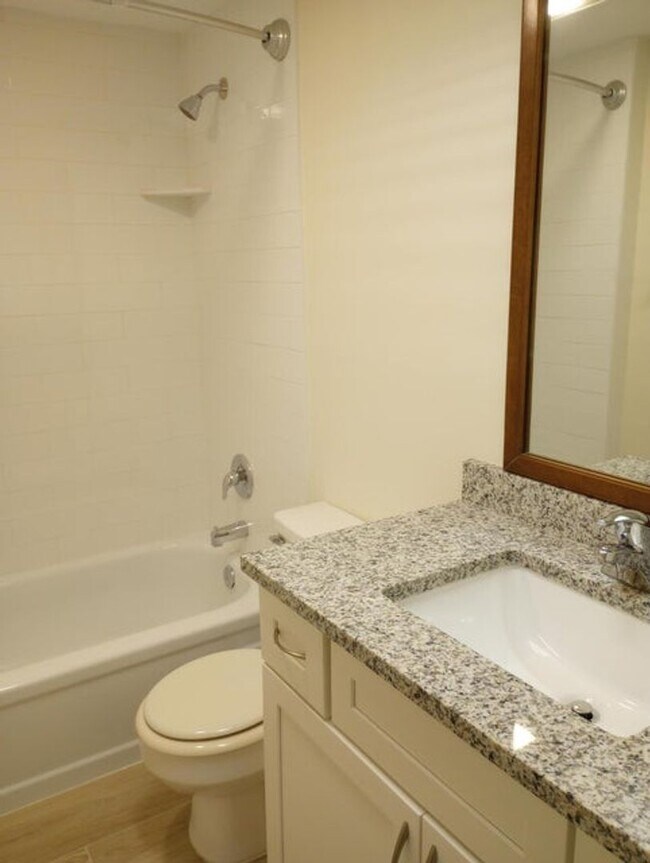 Building Photo - Rental in Stuart