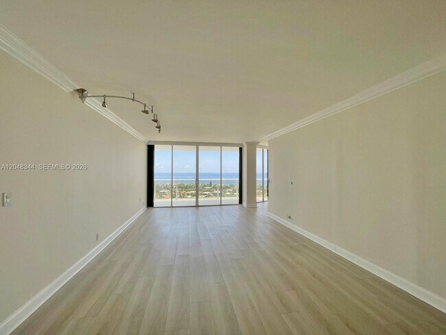 Building Photo - 20281 E Country Club Dr