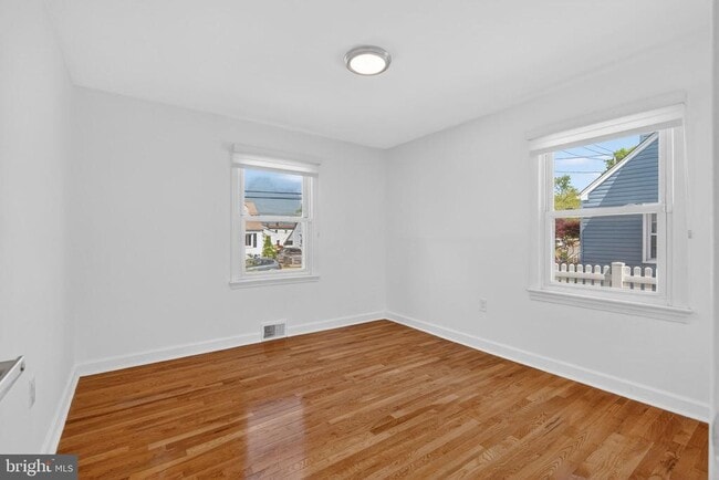 Building Photo - 5831 33rd Ave