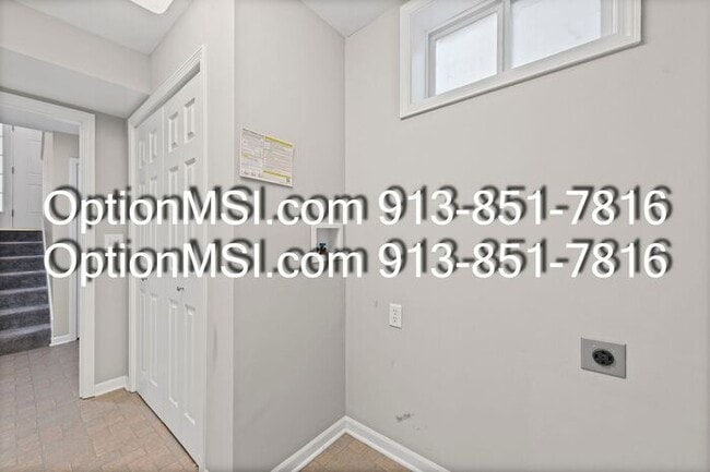 Building Photo - Welcome home to this beautifully maintaine...