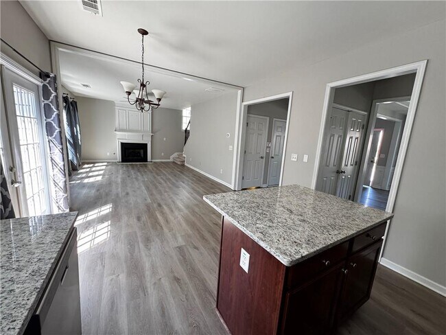 Building Photo - 2530 Vistoria Dr