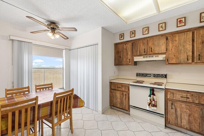 Building Photo - 14623 Bonaire Blvd