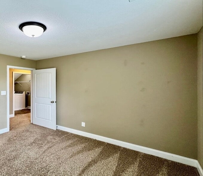 Building Photo - 1203 Elsborn Ridge Rd