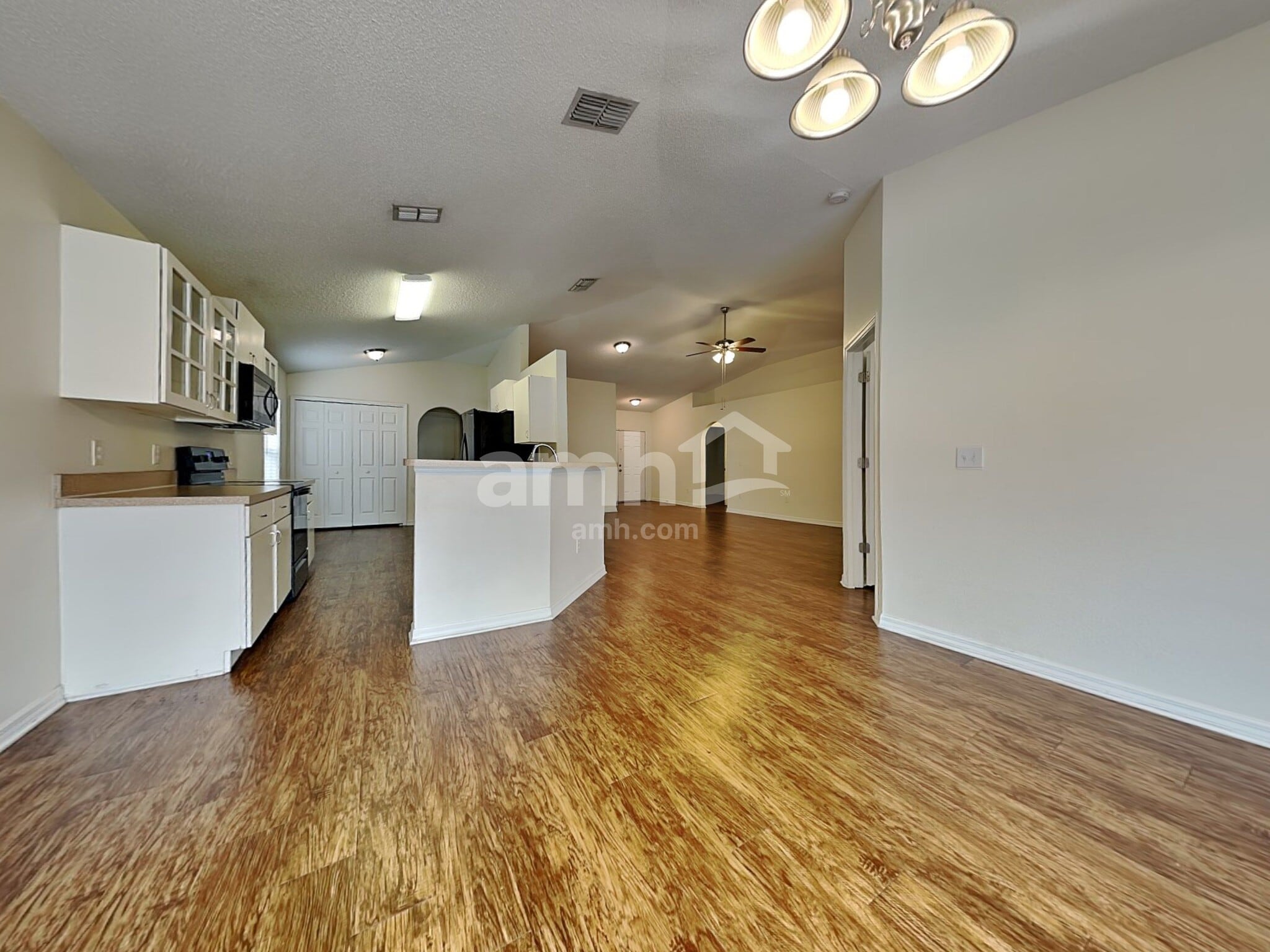 Building Photo - 25209 Hyde Park Blvd