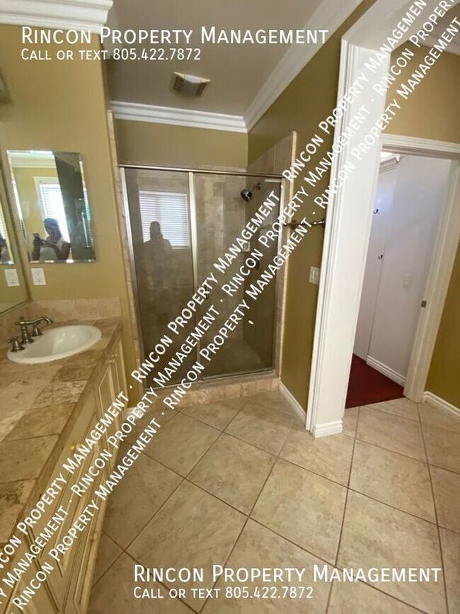 Building Photo - Elegant Long Term Large Home Rental - Load...