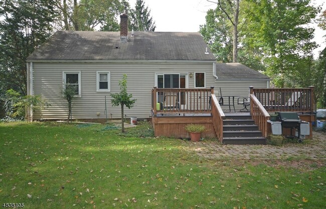 Building Photo - 64 Fairview Ave