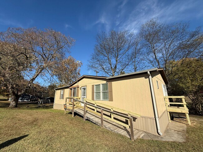 Building Photo - 914 Davenport Rd