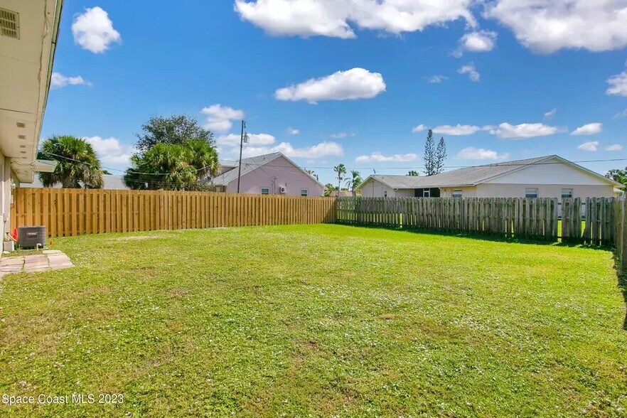 Building Photo - 567 Grant Ave