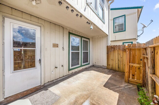 Building Photo - 7835 Bateman Ln