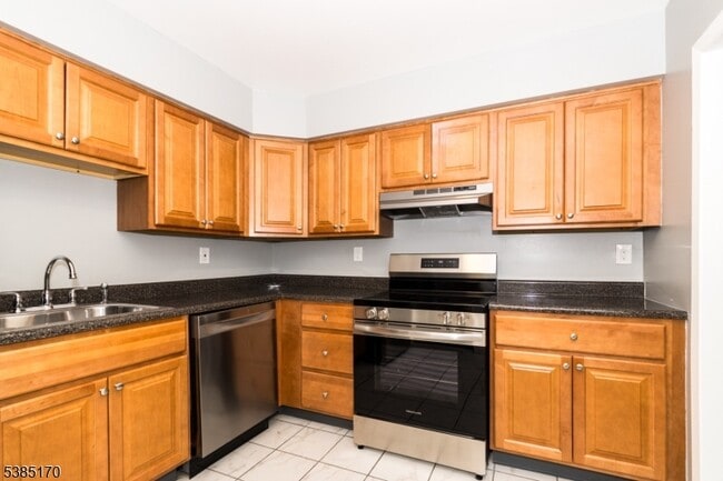 Building Photo - 190 Park St