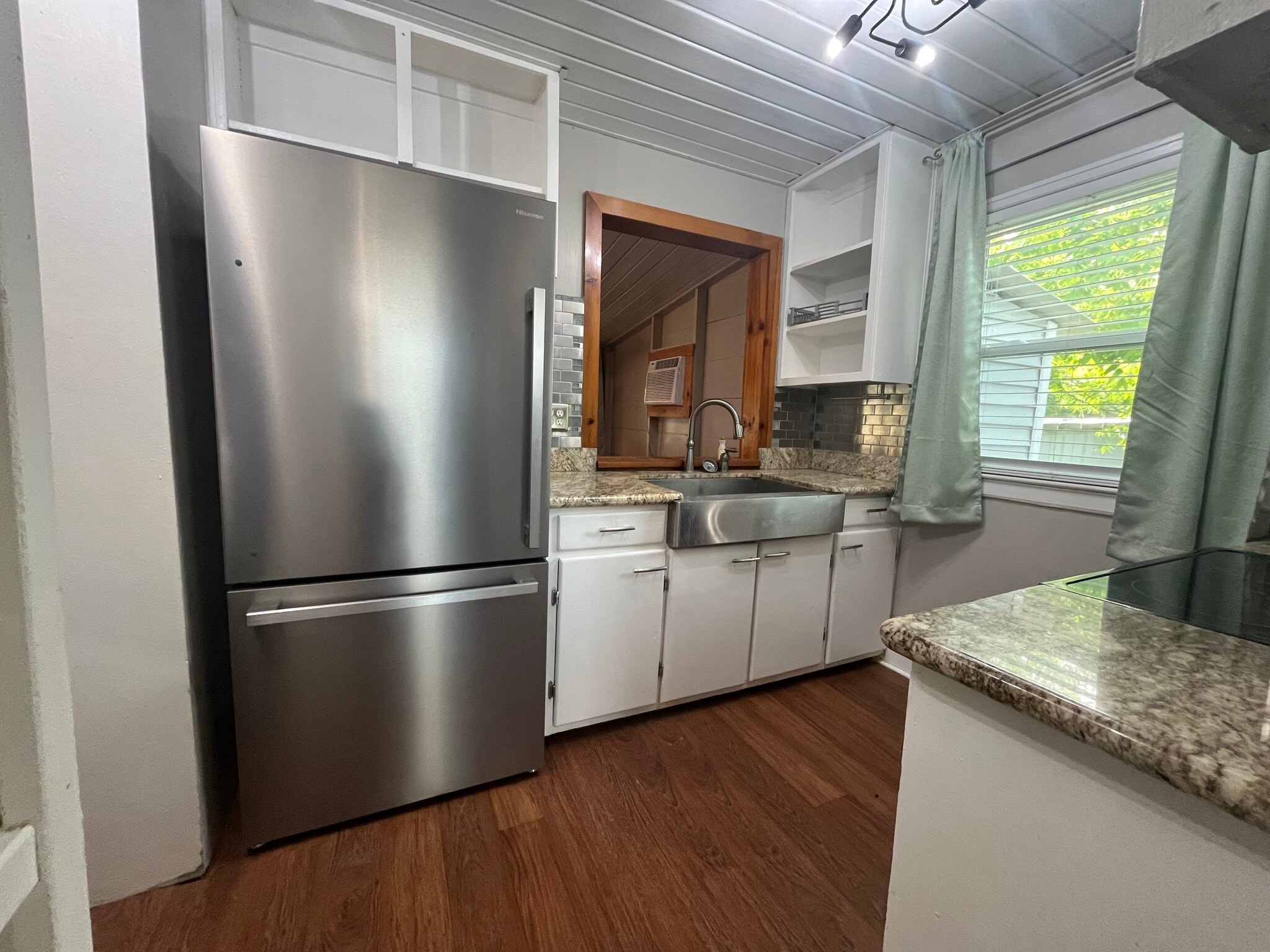 Kitchen - 1407 W Church St