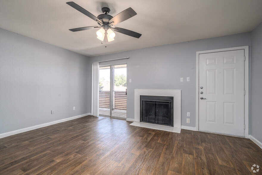 2BR, 2BA - 1,009SF - Living Room - Waterside Apartments