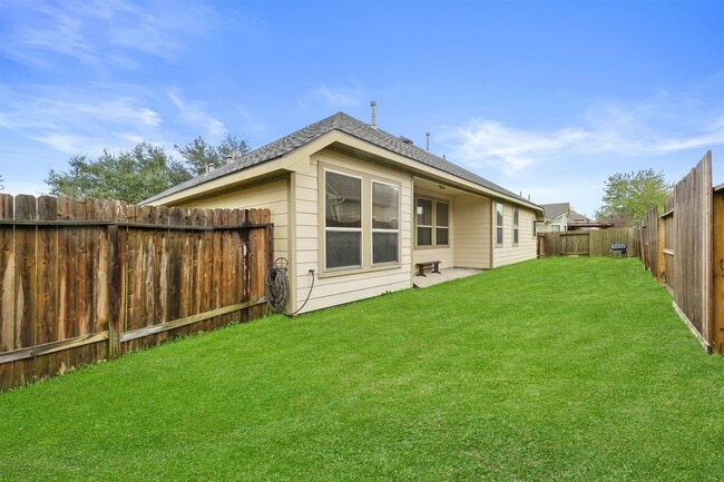 Building Photo - 22403 Pebble Falls Ln