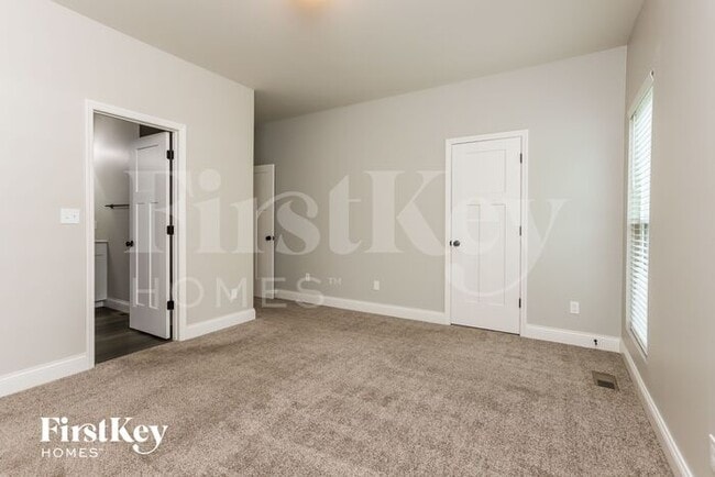 Building Photo - 413 Bittersweet Dr