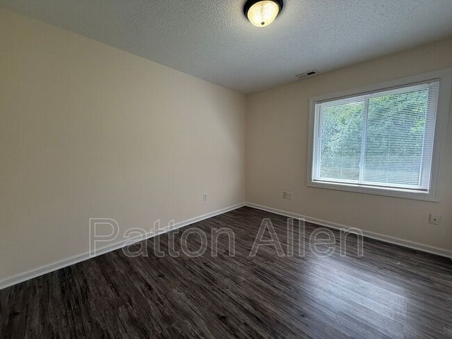 Building Photo - 48 Dawnwood Cir