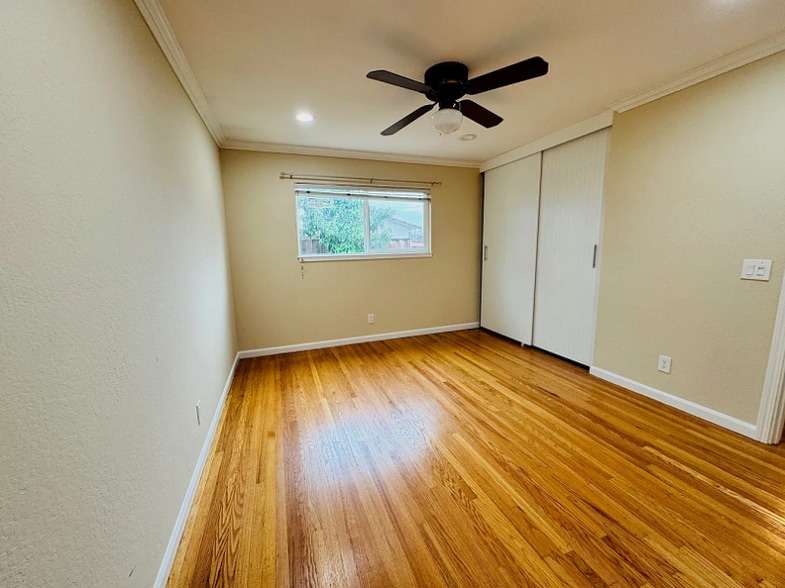 Building Photo - 5846 Pontiac Dr