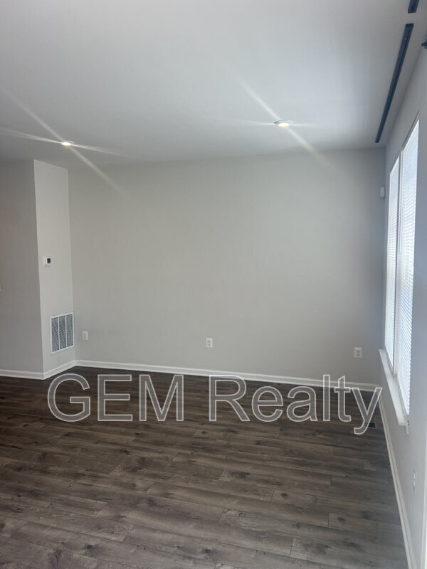 Building Photo - 1833 Sag Harbor Ln