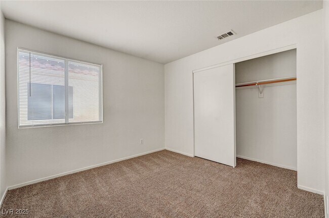 Building Photo - 9573 Paradise Rd