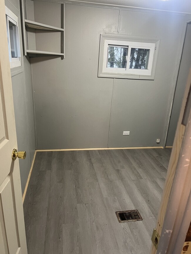 Building Photo - 2 US-2