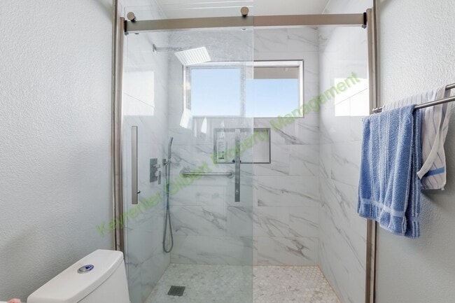 Building Photo - Lakefront Gilbert Home in Prime Location Near Parks, Shopping & Easy Freeway Access