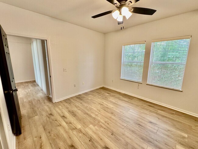 Building Photo - 2801 Chancellorsville Dr