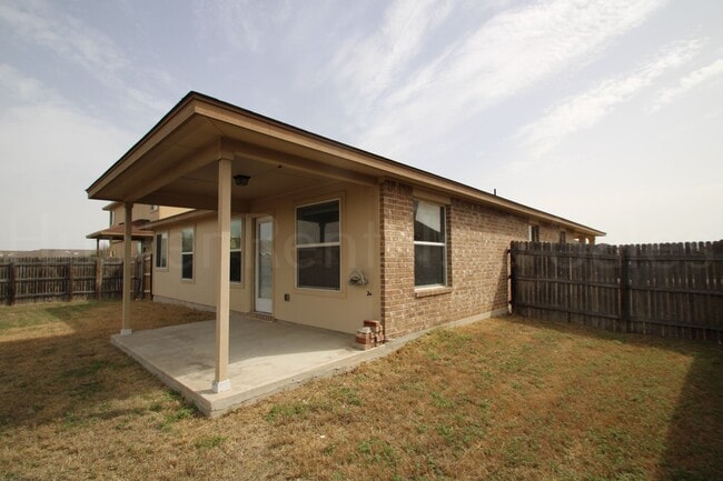 Building Photo - Rimes Ranch Awaits!