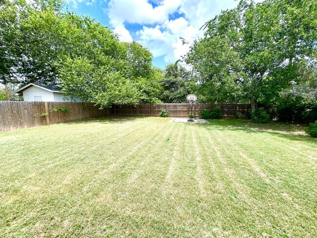 Building Photo - *COMING SOON* *MOVE IN SPECIAL* Spacious 3BR with Office & Large Fenced Backyard!
