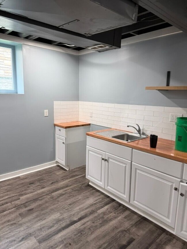 Building Photo - Updated 2-bedroom, 2-story home in the heart of Kansas City!