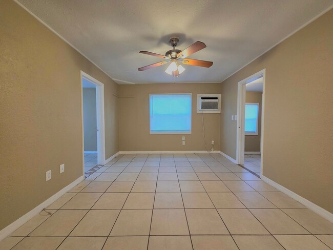 Building Photo - 3 Bedroom Home
