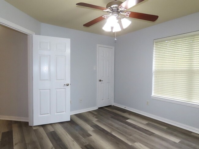 Building Photo - South Tyler, Stunning 4 Bedroom. 3.5 Bath ...