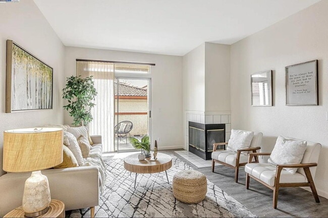 Building Photo - Beautiful & spacious 1 bedroom  updated condo with private patio and covered parking.