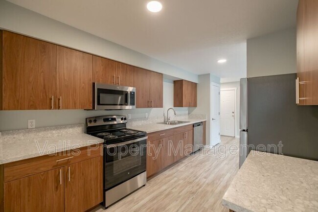 Building Photo - 13001 S Crompton Lane