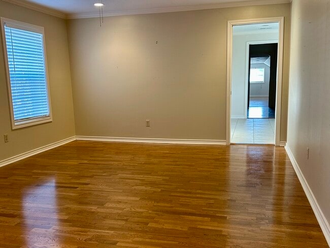 Building Photo - 5659 Lymbar Dr