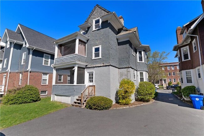 Building Photo - 153 Irving Ave