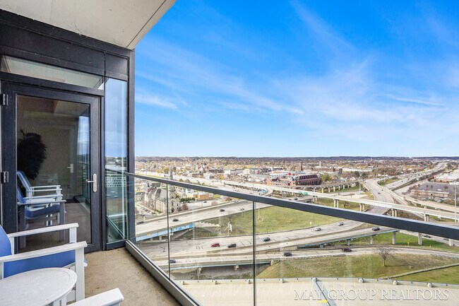 Building Photo - 335 Bridge St NW