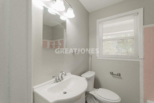 Building Photo - NOW OFFERING 1-MONTH FREE OFF FIRST FULL M...