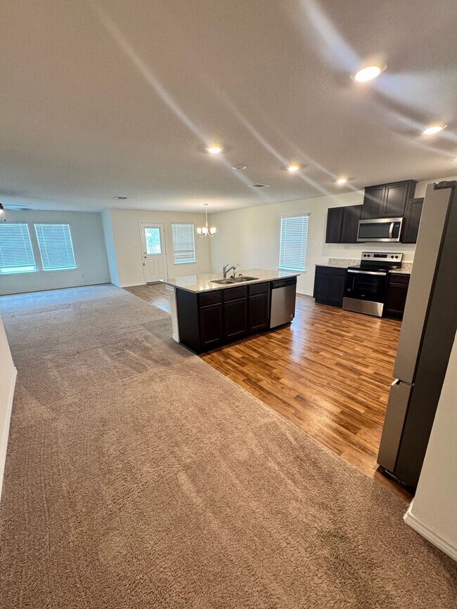 Building Photo - Coming Soon! Modern & Roomy 1 Story 4/2 in...