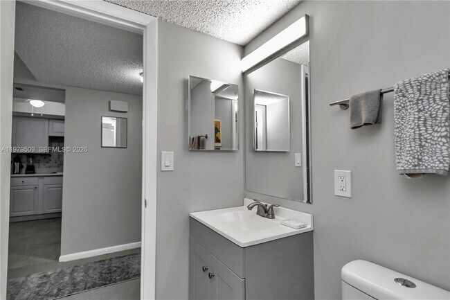 Building Photo - 737 Midway Dr